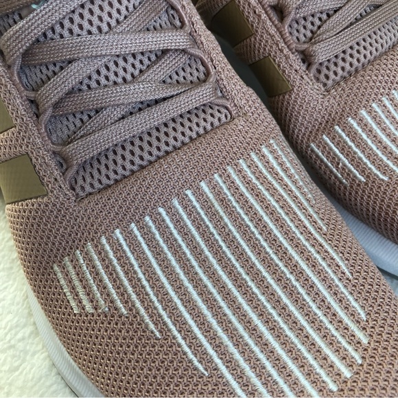 Adidas Swift Run Women’s Ashpea & White Sneaker Running Shoe, size 9 Medium - Picture 9 of 16